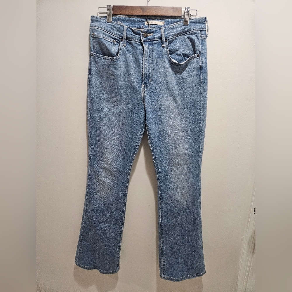 Levi's- Women's 30 Classic Blue Jean 725 High Rise Bootcut
